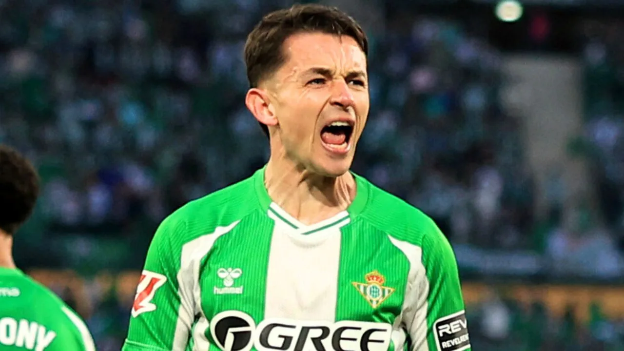 Álvaro Fidalgo marca su primer gol con el Real Betis en LaLiga ante el Sevilla y lanza guiño al Tri.