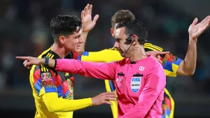 El penal que reclamó todo el América y desató un escándalo en el final de la victoria de Pumas