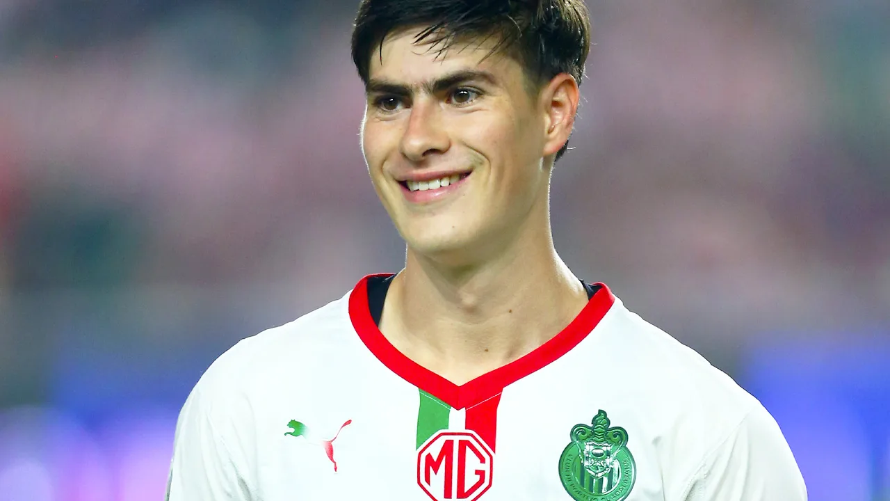 Armando González, delantero de Chivas.