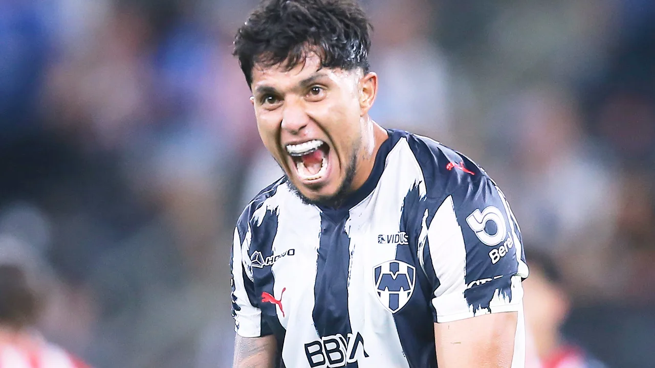 Carlos Salcedo y su futuro con Rayados.