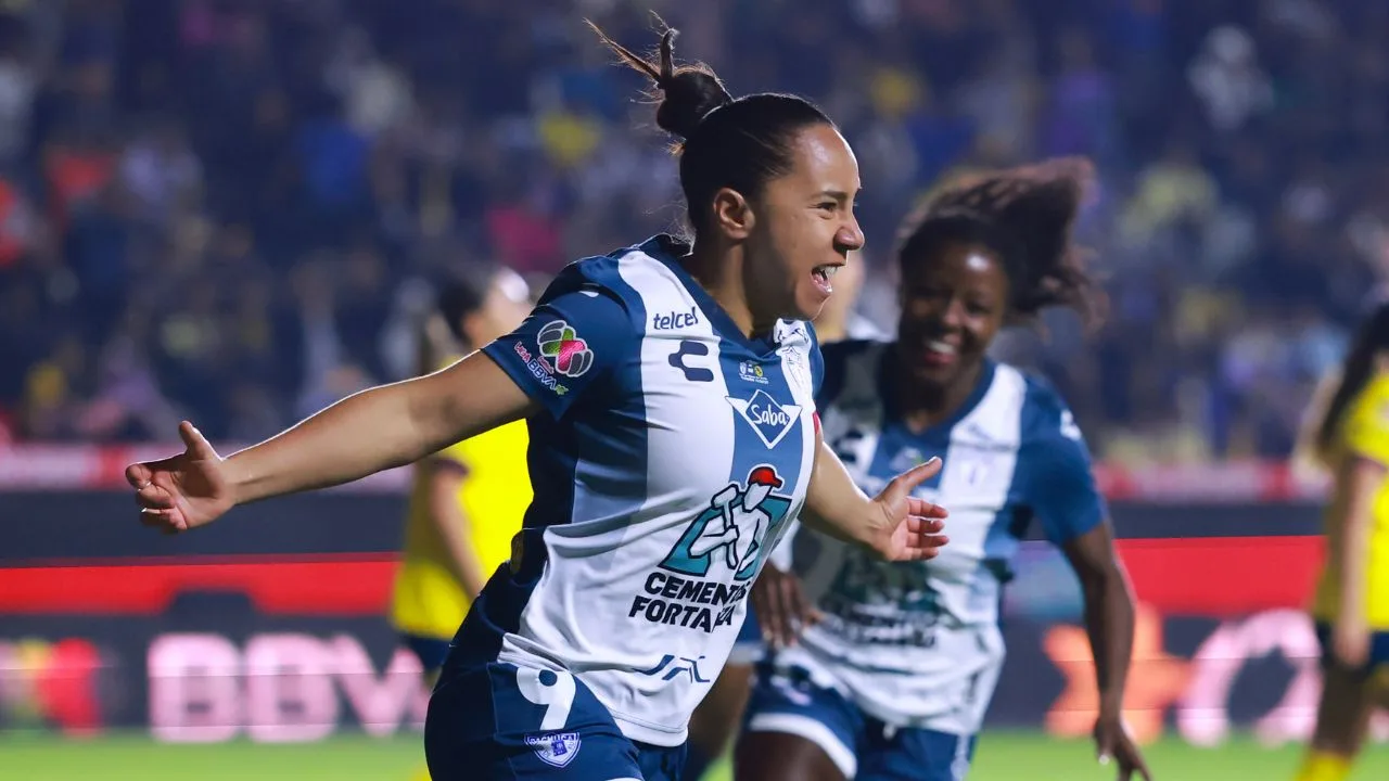 Charlyn Corral, jugadora y goleadora del Pachuca. 