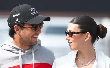 Checo Pérez y Carola Martínez en GP de Japón.