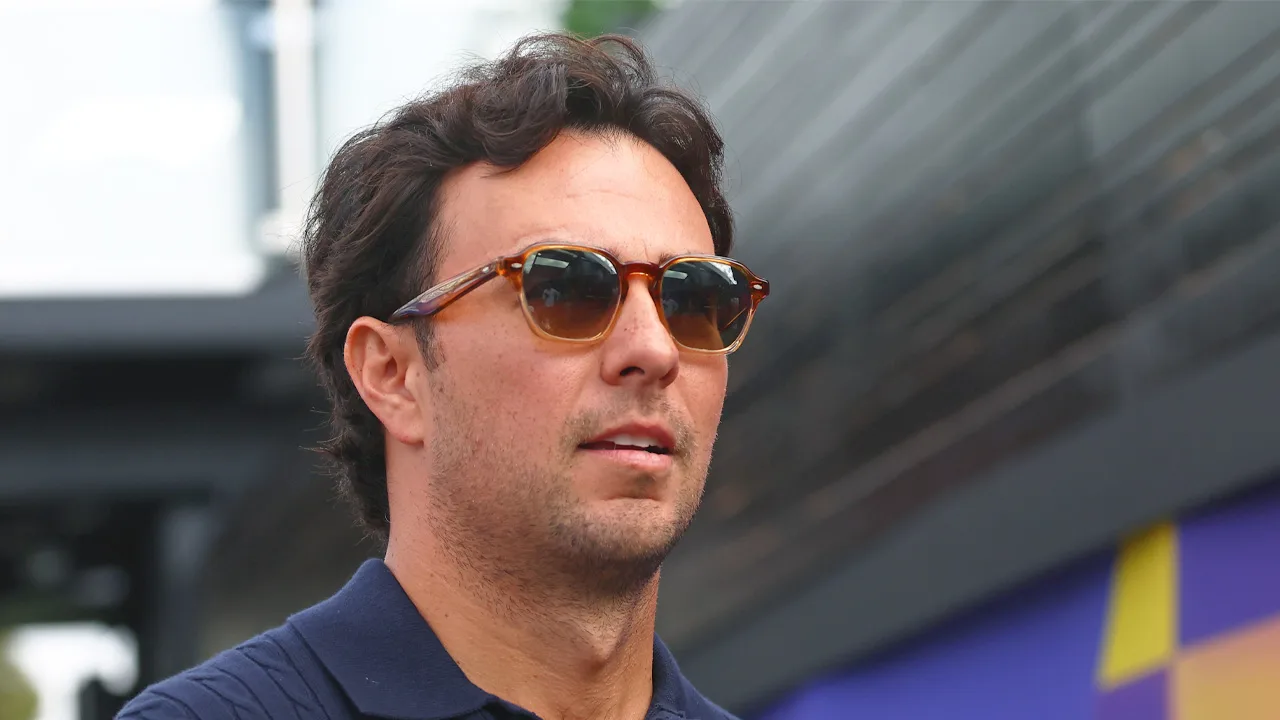 Checo Pérez regresa a la F1 con Cadillac.