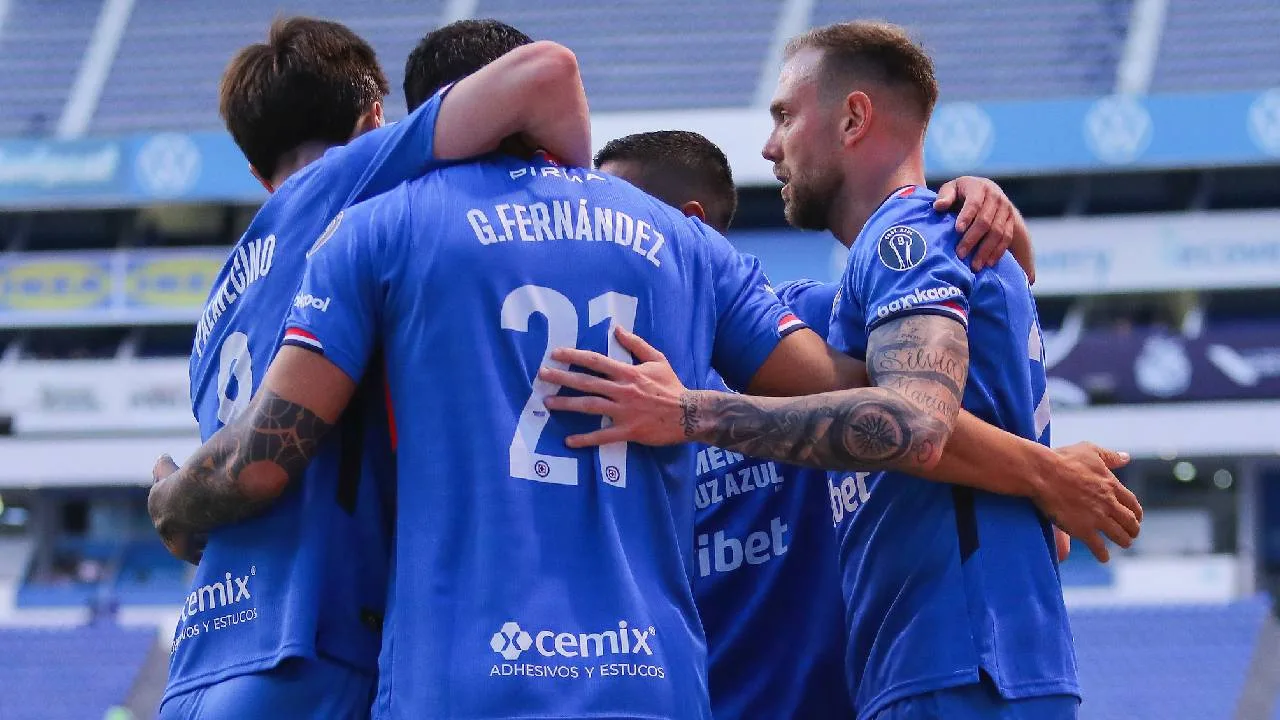 Cruz Azul se concentra en su presente, pero algunas miradas ya estarían en el mercado de fichajes.