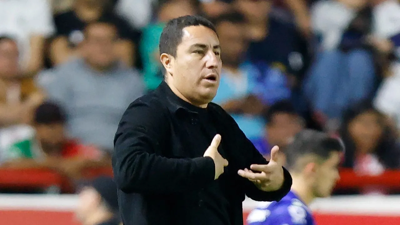 Efraín Juárez, director técnico de Pumas. 