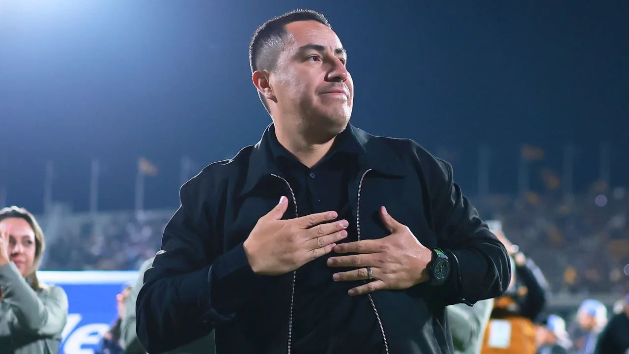 Pumas vence al América de último minuto y el inesperado festejo de Efraín Juárez se hace viral.