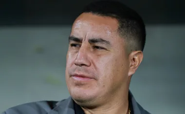 Efraín Juárez visita al América.