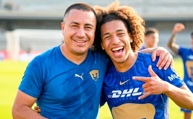 Efraín Juárez y Coco Carrasquilla de Pumas.