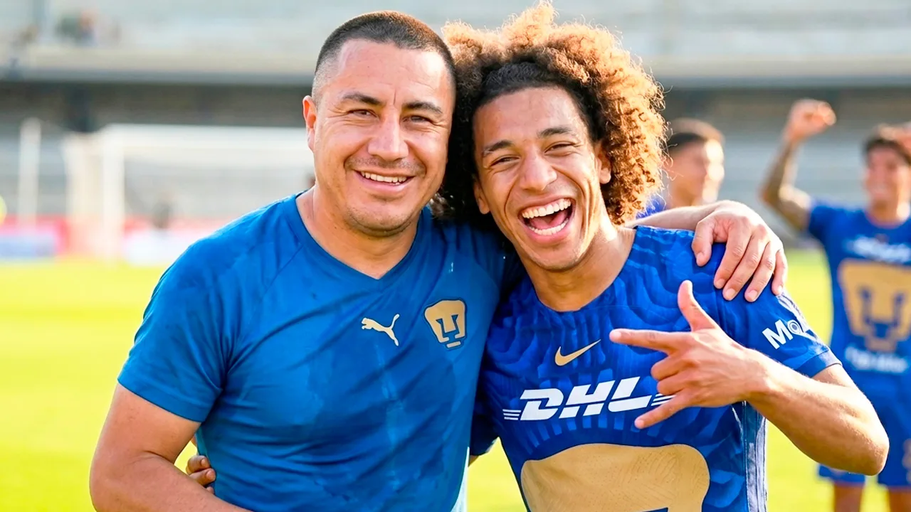 Efraín Juárez y Coco Carrasquilla de Pumas.