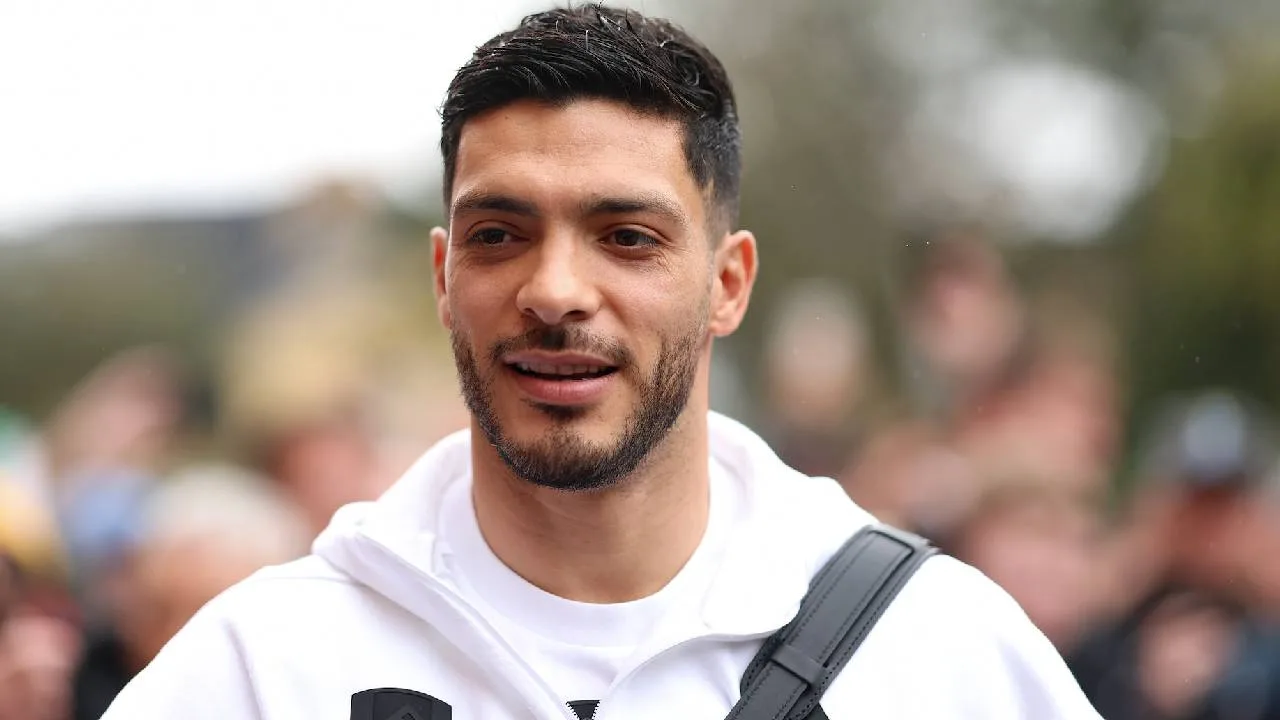 Raúl Jiménez, delantero mexicano.