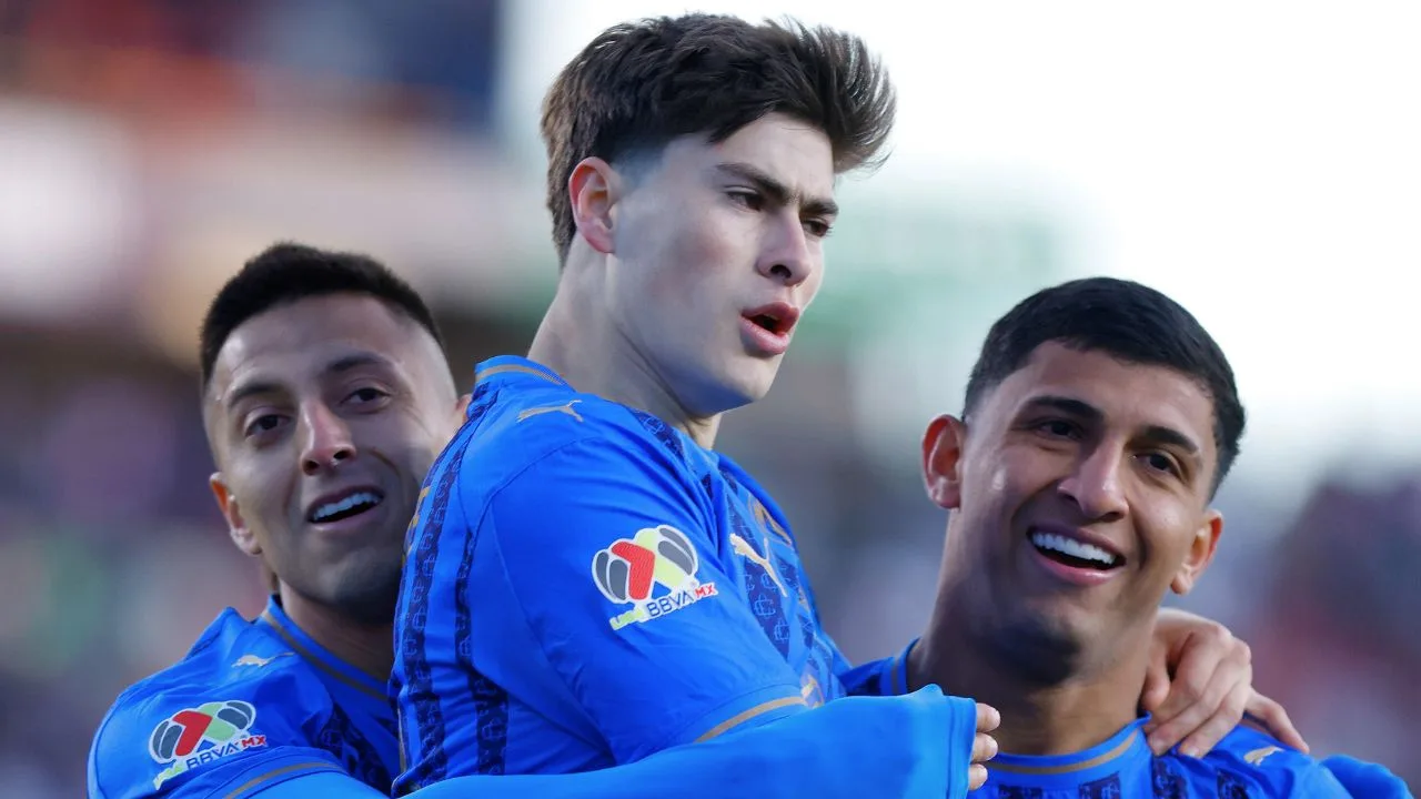 Atlas vs Chivas: Hormiga González hace el oso frente a gigante europeo en el Clásico Tapatío.