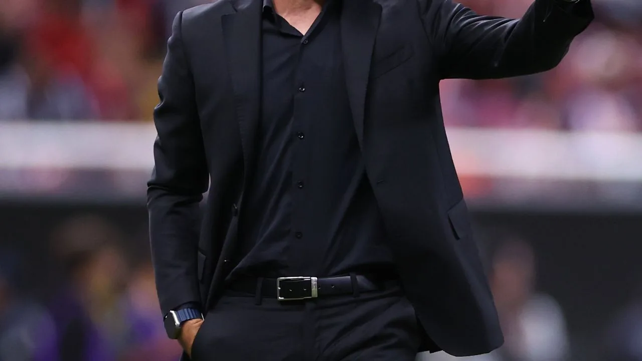 Un ex entrenador de Chivas está en la mira de un grande de Sudamérica.