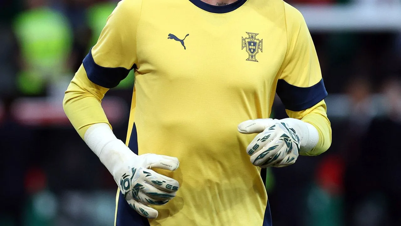 Un jugador de Portugal tuvo un inesperado gesto con una figura de México. 