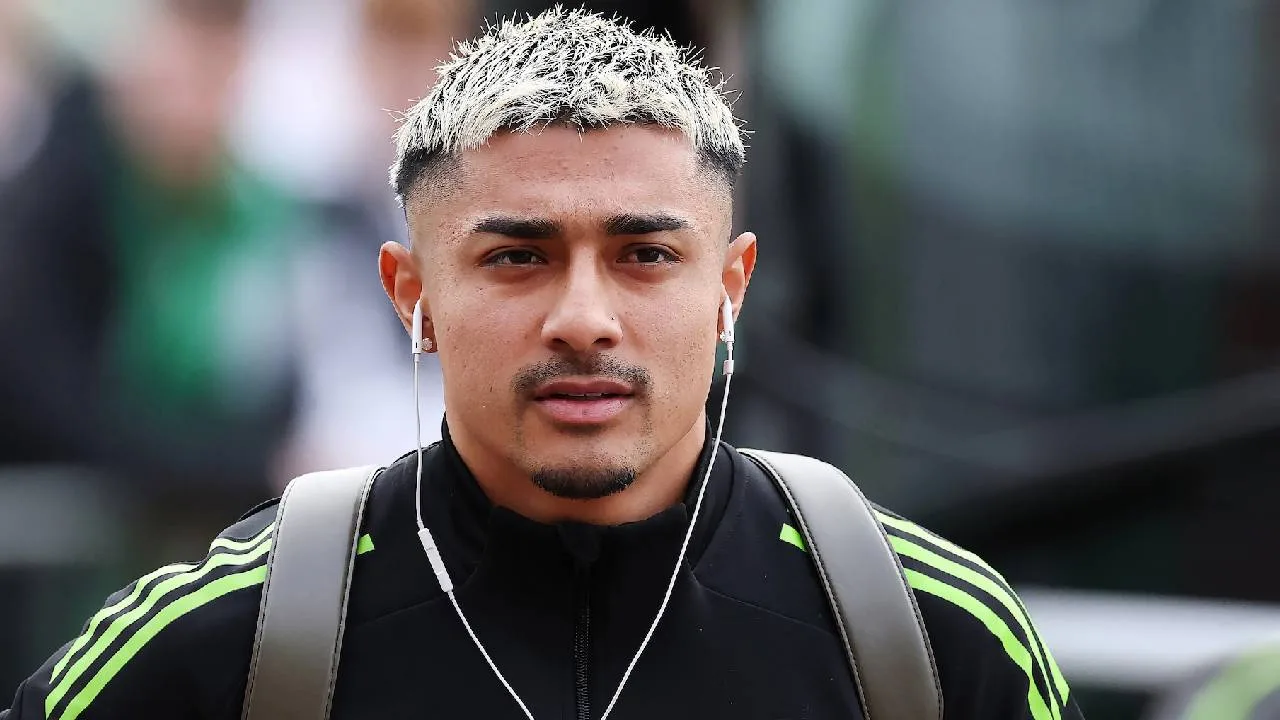 Julián Araujo, jugador mexicano.