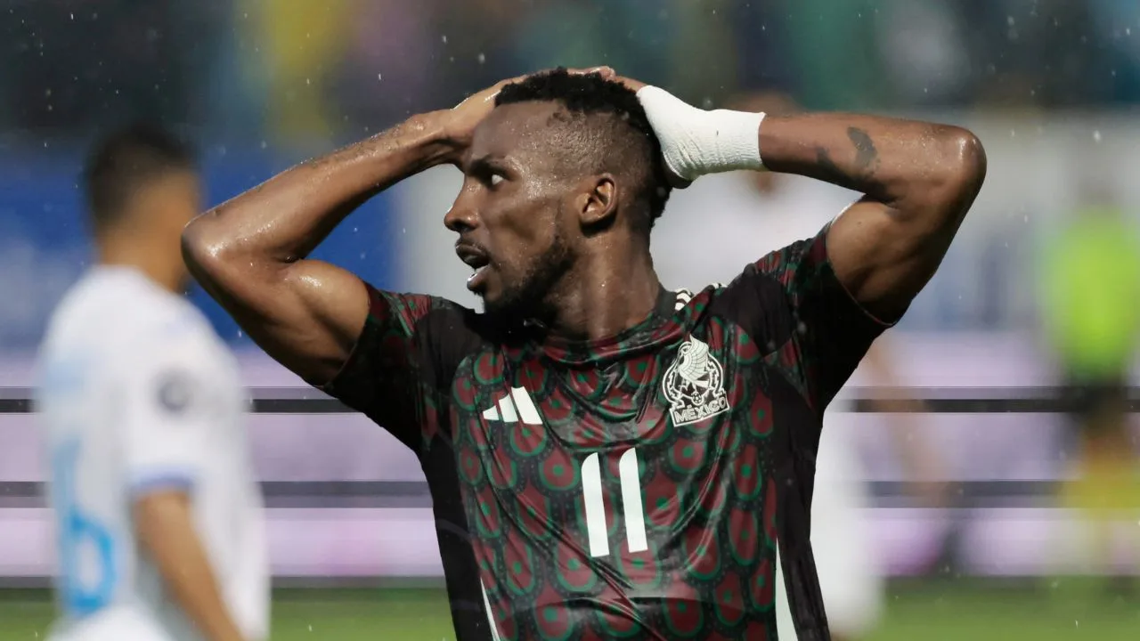 Julián Quiñones vive momento complicado en Arabia Saudita. 