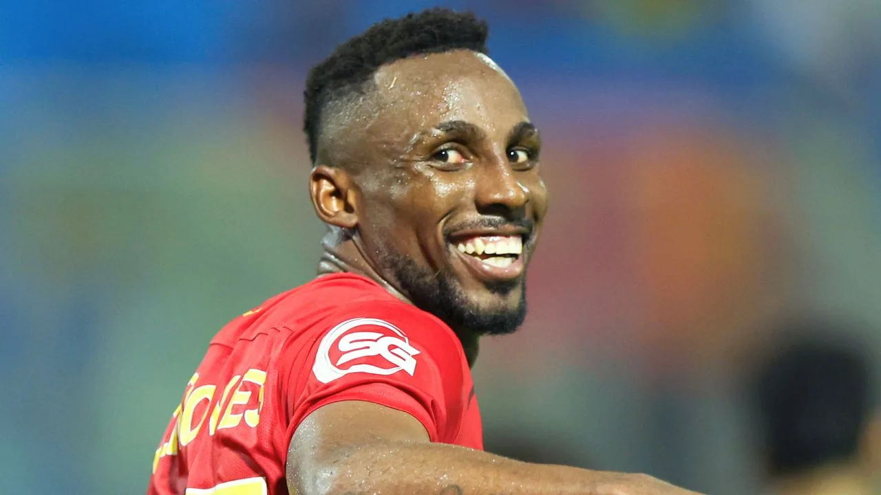 Julián Quiñones ‘se va de fiesta’ previo a la concentración de México vs Portugal.