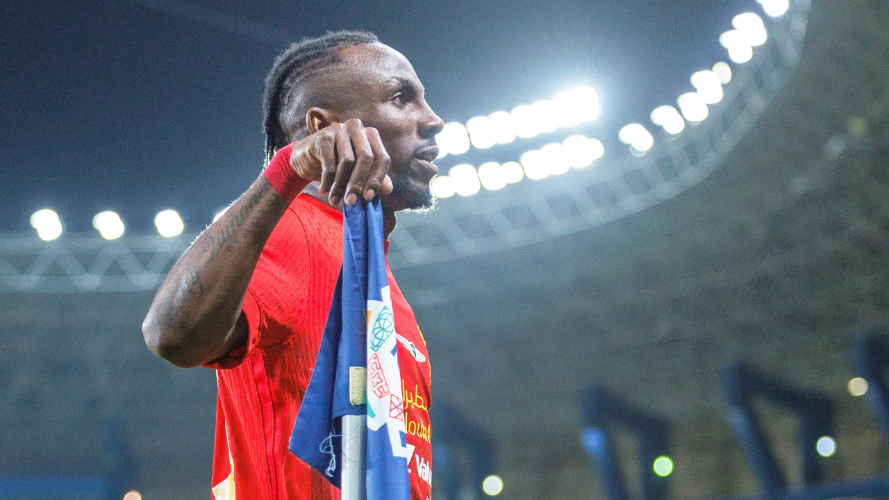 Julián Quiñones, figura en Al Qadisiya.