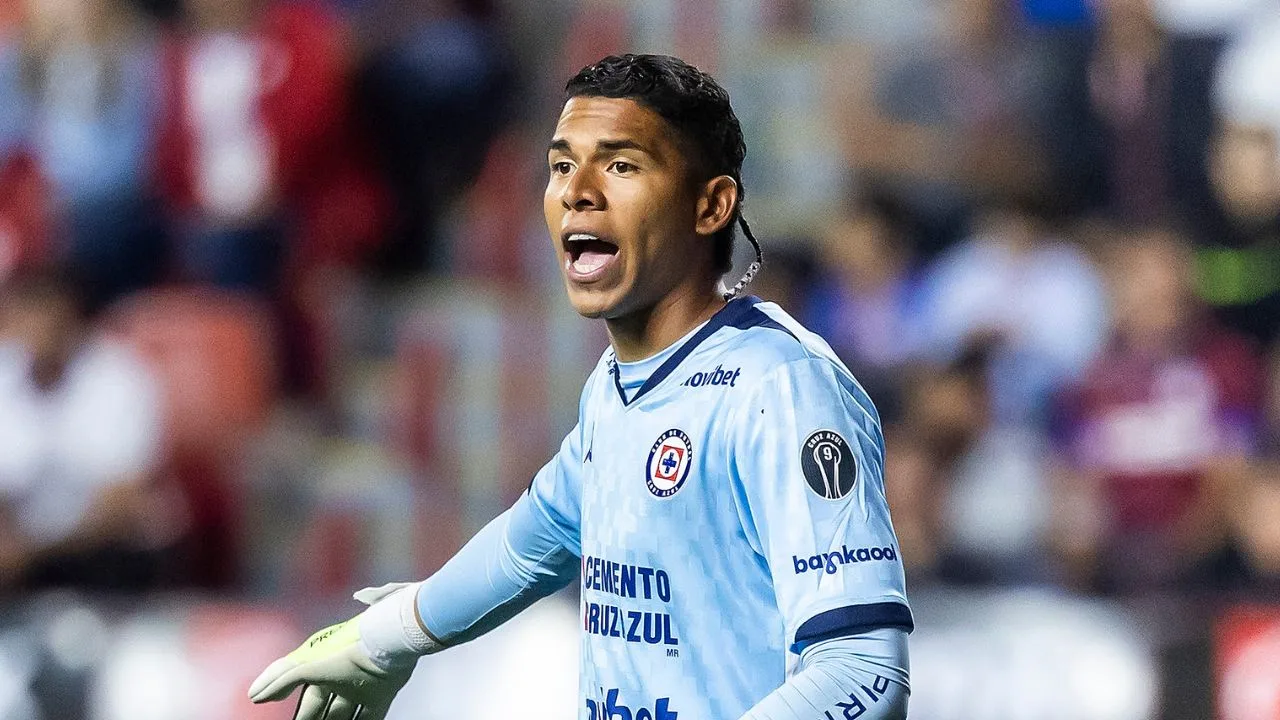 Kevin Mier, portero de Cruz Azul.