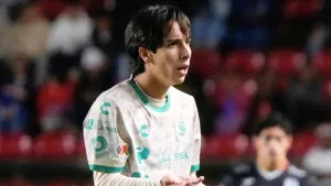 Mamá de Lucca Vuoso muestra cómo quedó su hijo tras novatada por debut en Liga MX y jura ‘venganza’