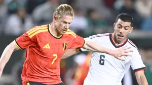 México vs Bélgica: Erik Lira de Cruz Azul se pone al brinco, pelea con la máxima estrella del Napoli y pocos lo vieron