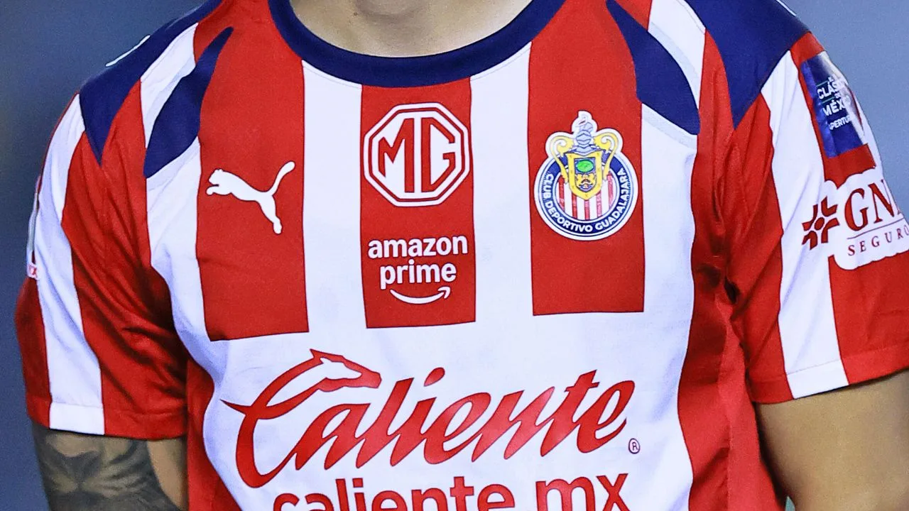 Vale 2 millones de dólares, está borrado por Gabriel Milito y sería la primera baja de Chivas para el verano.