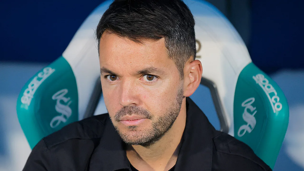 Nicolás Larcamón, DT de Cruz Azul.