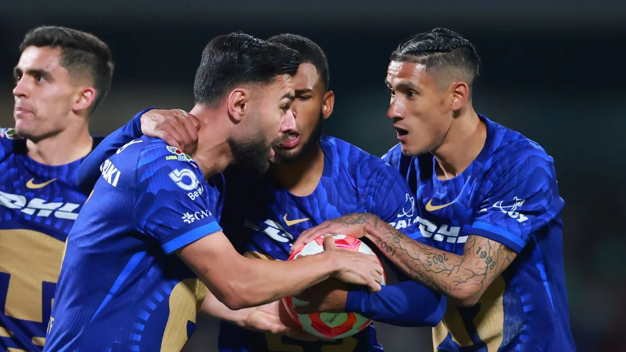 Los Pumas de la UNAM se enfrentan al América en una edición más del Clásico Capitalino.