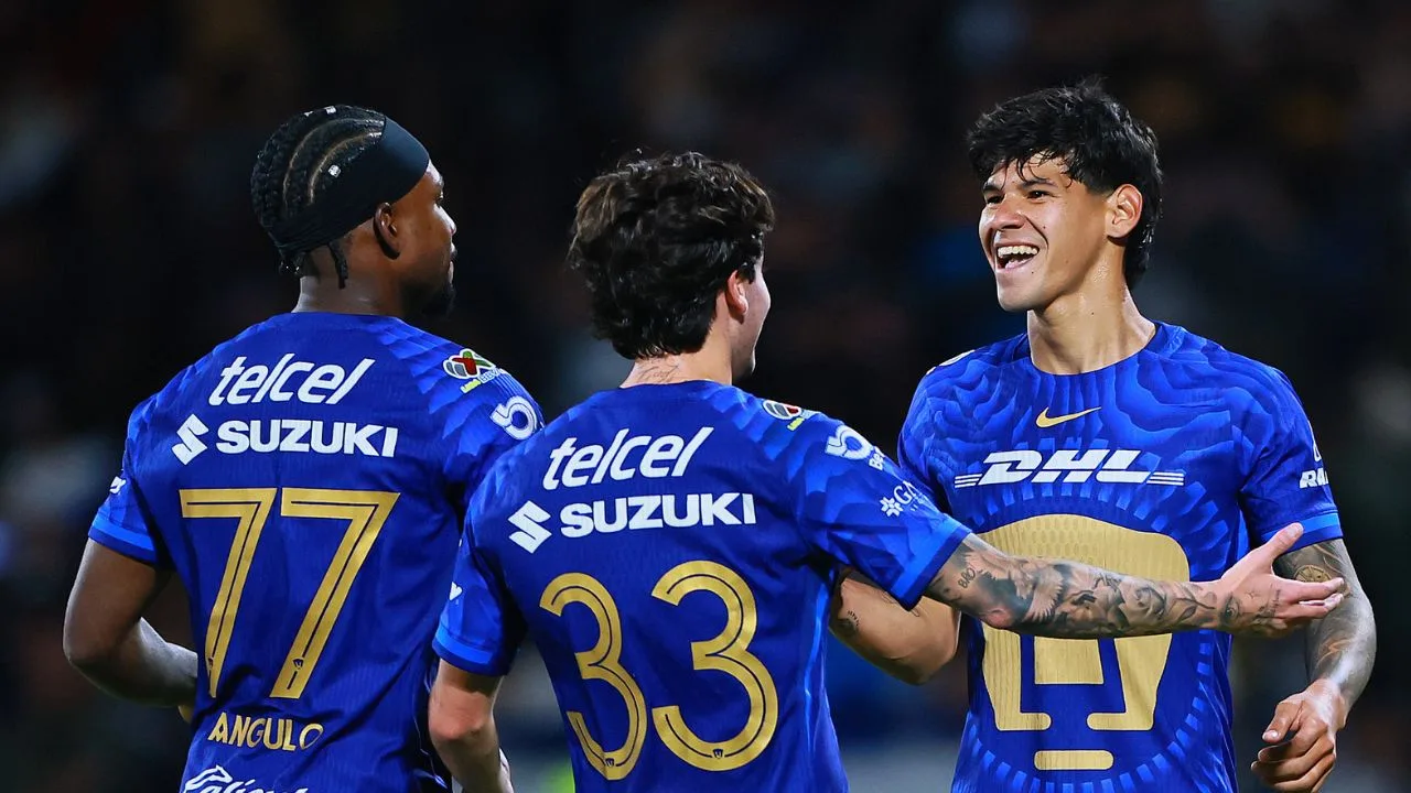 Álvaro Angulo, Jordan Carrillo y Robert Morales, jugadores de Pumas. 
