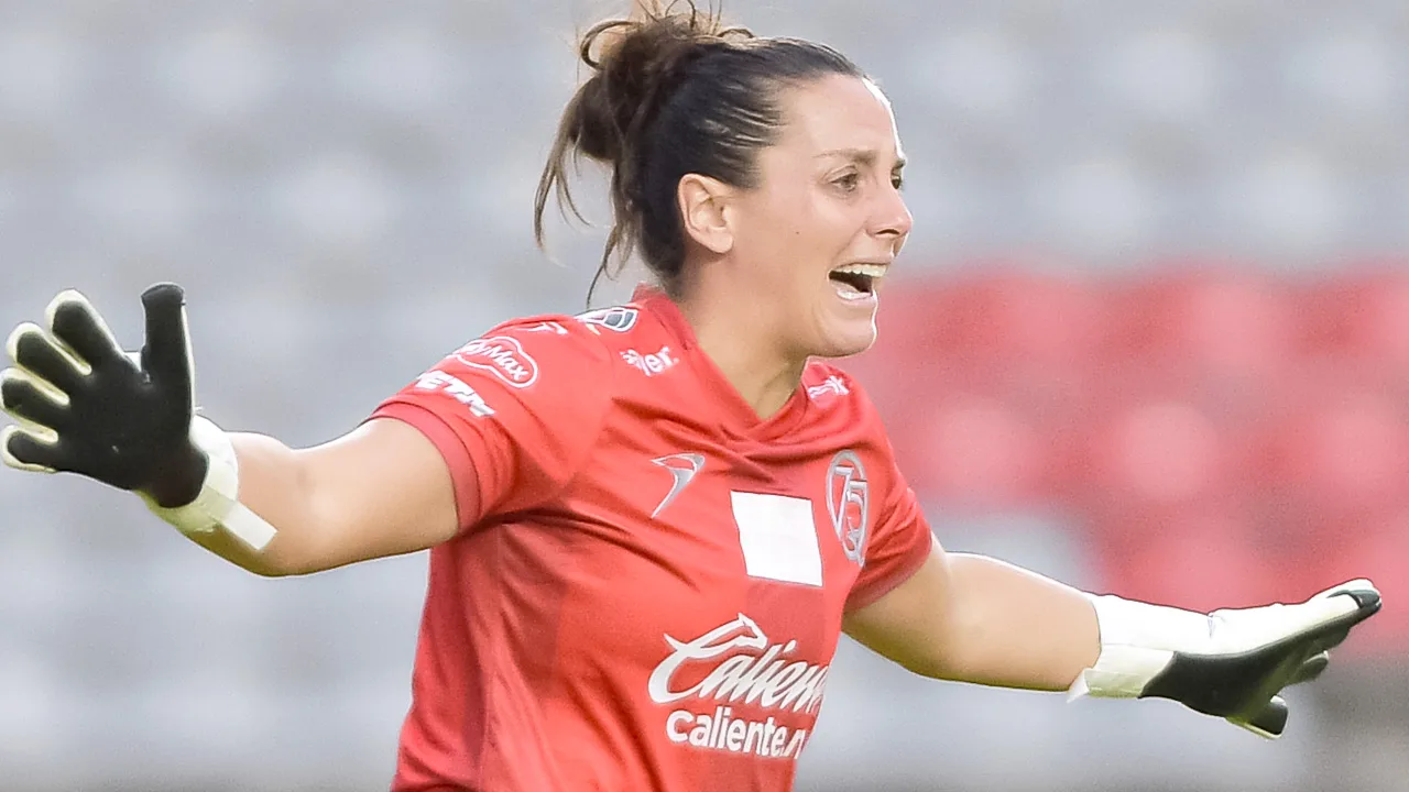 Alemany, portera titular de Querétaro Femenil.