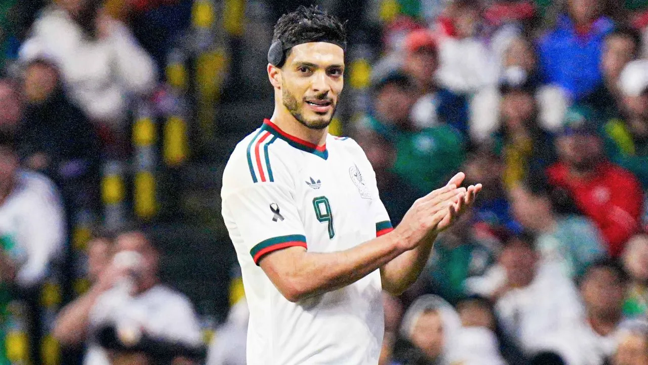 Raúl Jiménez da tremenda sorpresa a su familia en el México vs Portugal en medio de la tragedia.