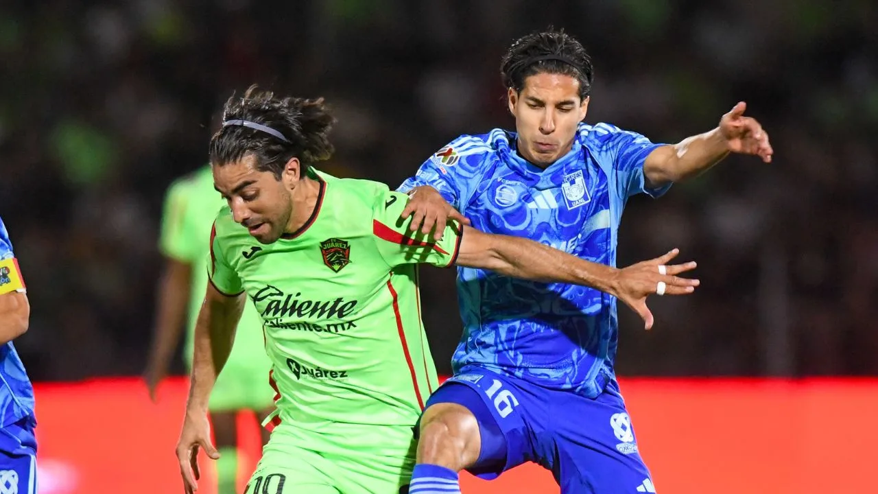 Rodolfo Pizarro, jugador de Juárez y Diego Lainez, de Tigres. 