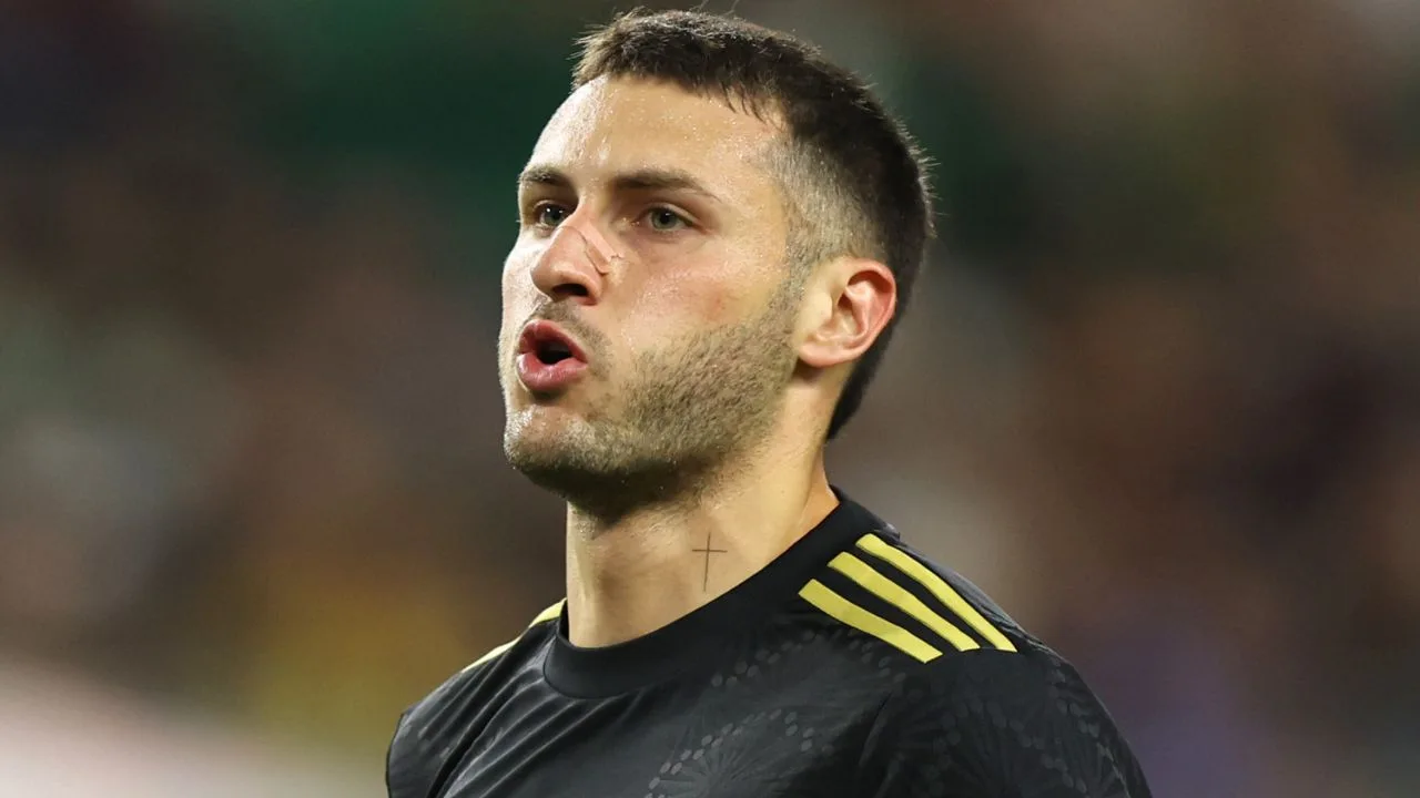 Santiago Gimenez estuvo en el México vs Portugal y su esposa tomó sorpresiva decisión.