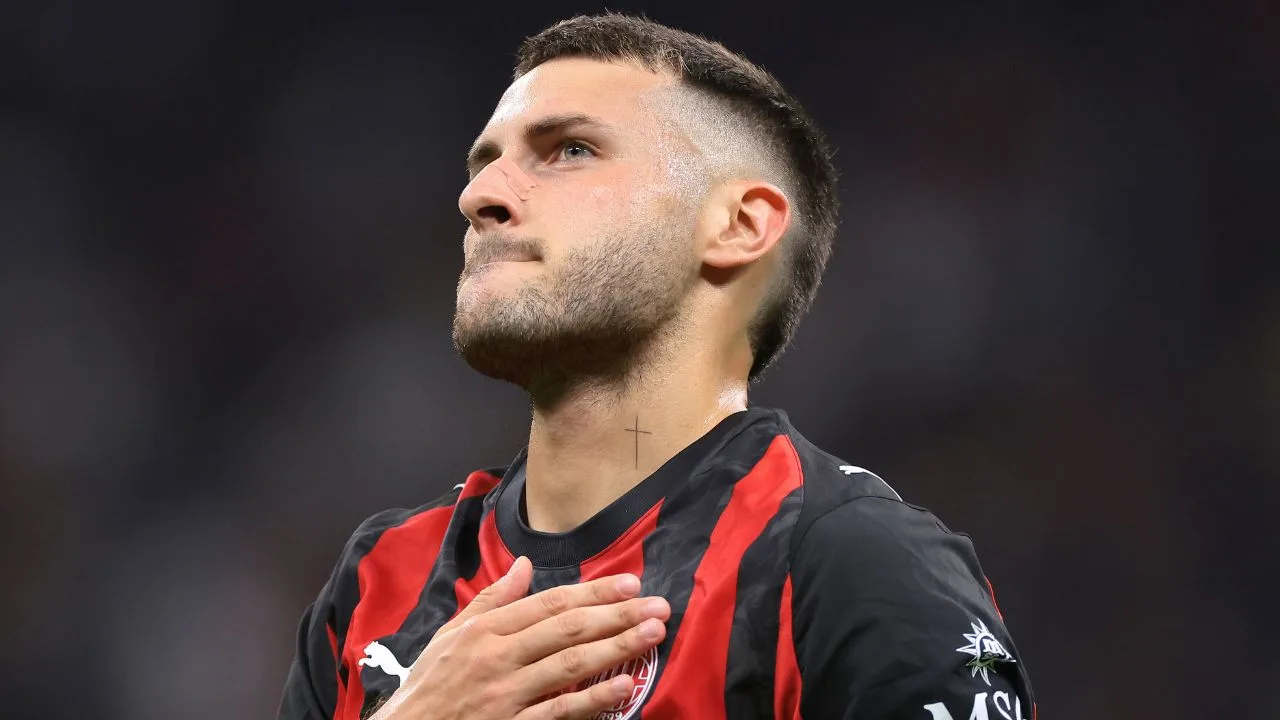 AC Milan le cambia la jugada a Santiago Gimenez y le garantizaría futuro en la Serie A pero no como quisiera.