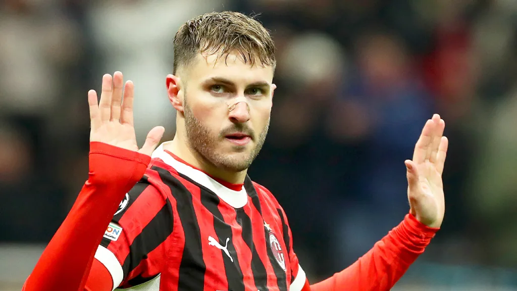 Santiago Giménez, figura del AC Milán.