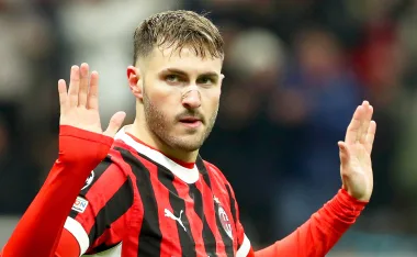 Santiago Giménez, figura del AC Milán.