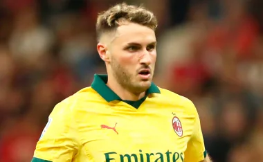 Santiago Giménez, delantero del AC Milán.