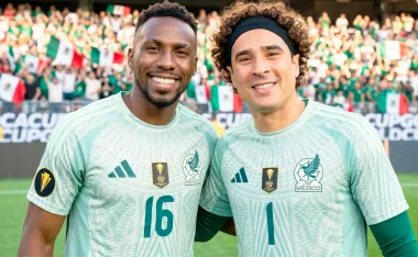 Memo Ochoa y Julián Quiñones en la Selección.