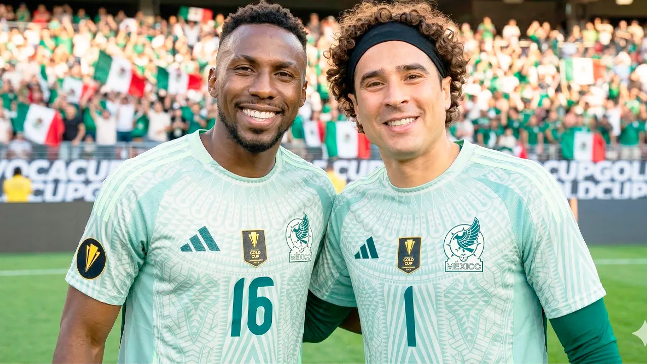 Memo Ochoa y Julián Quiñones en la Selección.