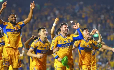 Tigres celebra victoria en el Clásico Regio.