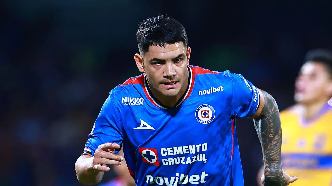 Gabriel Fernández, más conocido como el Toro, delantero de Cruz Azul.