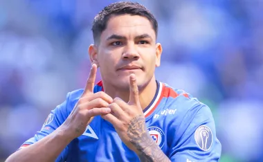 Toro Fernández, figura en Cruz Azul.