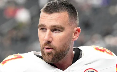 Travis Kelce renueva en Kansas City.