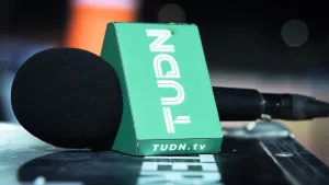 Querido narrador de TUDN protagoniza emotivo momento en el Atlas vs Querétaro de la J12 del Clausura 2026