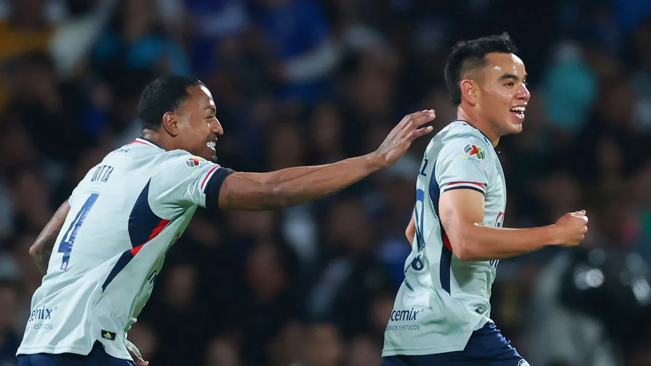 Willer Ditta y Charly Rodríguez, jugadores de Cruz Azul.