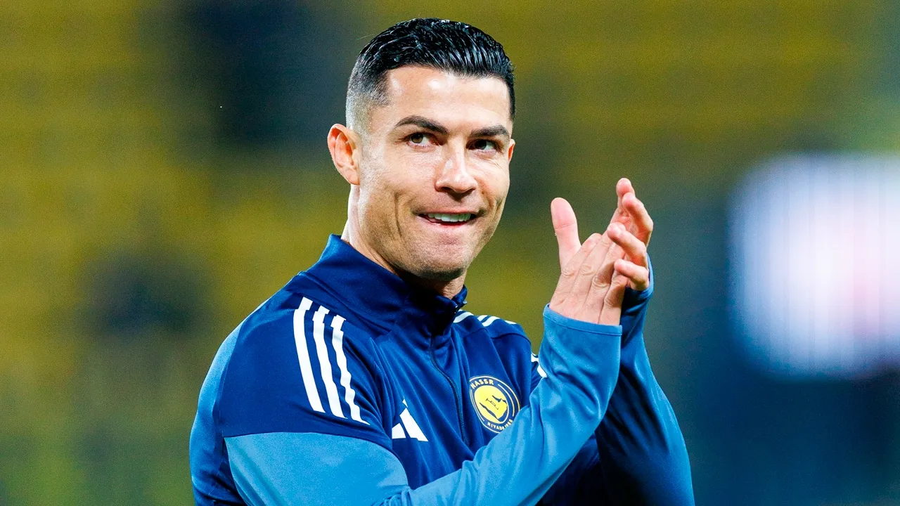 Cristiano Ronaldo marca golazo en entrenamiento de Al Nassr.