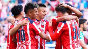 Estrella de Chivas lanza recadito a Pumas y se ve campeón del Clausura 2026