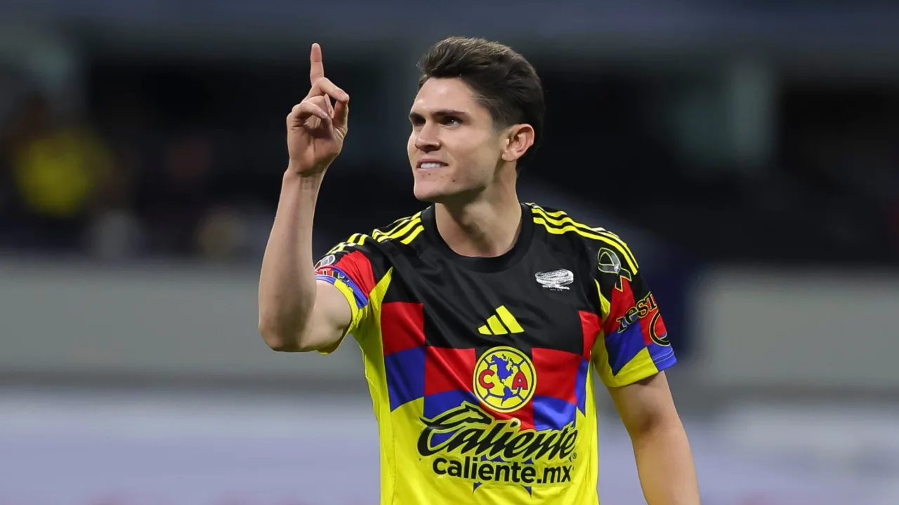 Israel Reyes, América