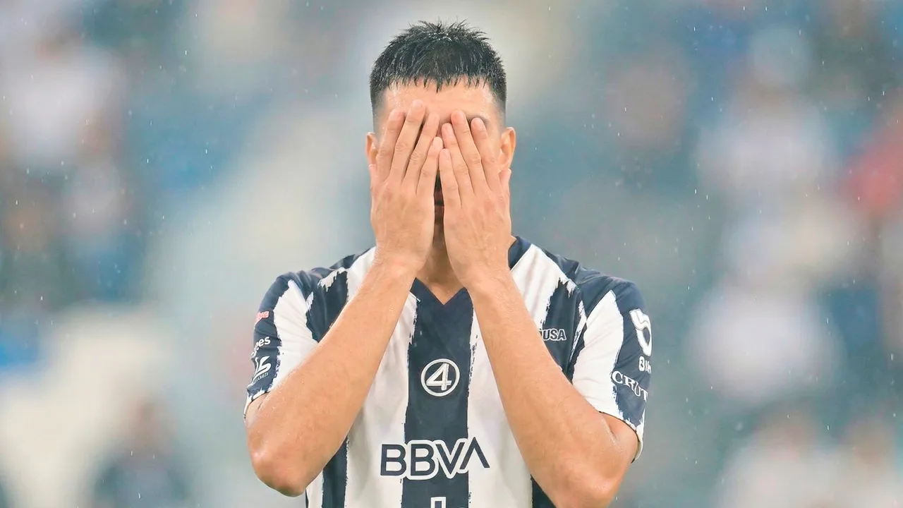 Figura de los Rayados sufre lesión.