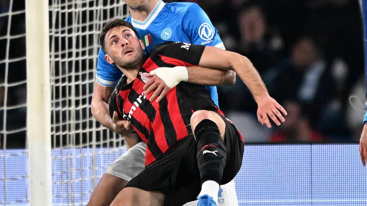 Santiago Giménez, Napoli vs AC Milan