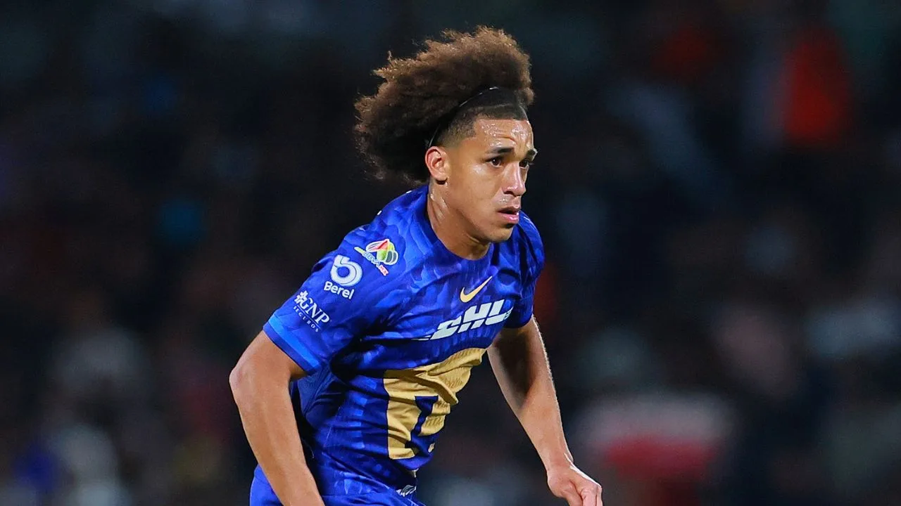 Adalberto Carrasquilla, mediocampista de los Pumas. 